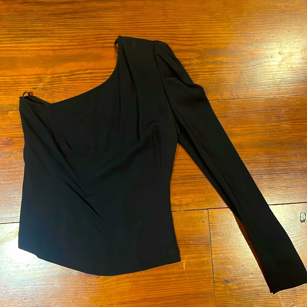 Gorgeous one shoulder IRO Paris top. Viscose / elastine blend. Back zip.